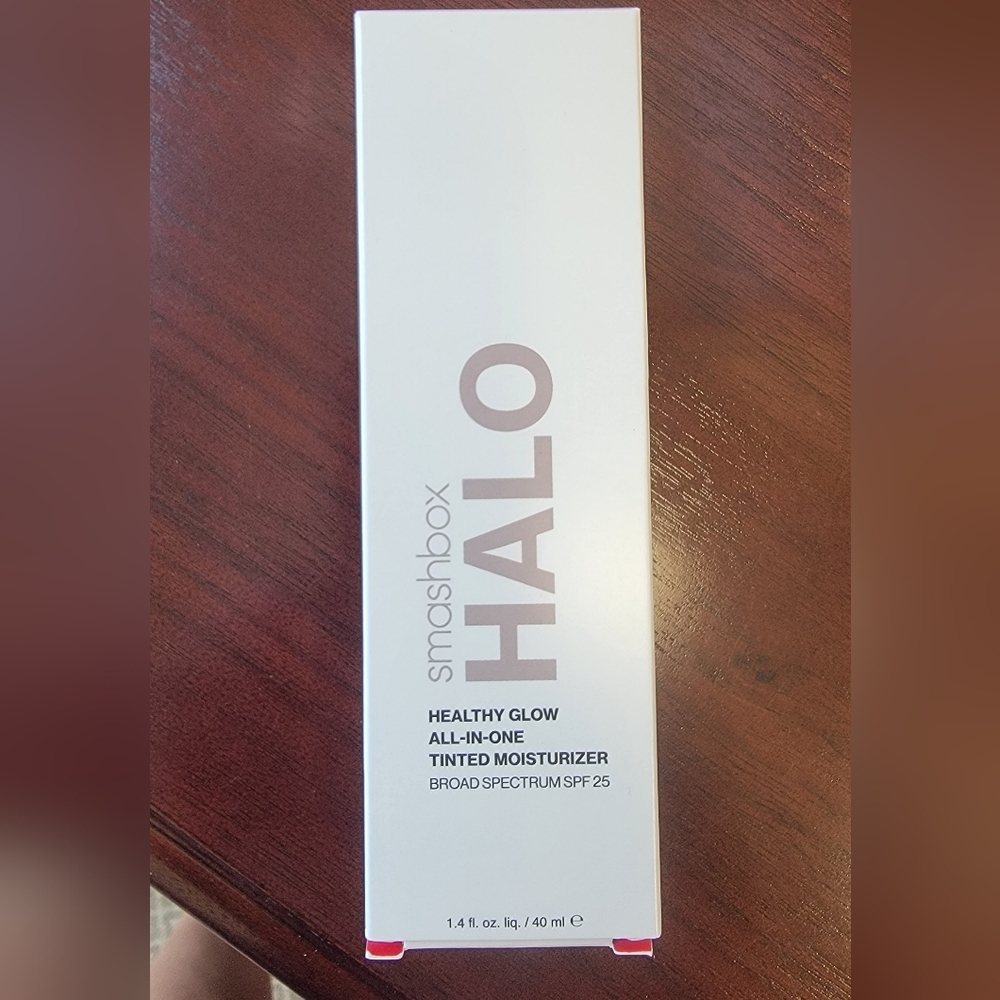 Smashbox Halo Healthy Glow Tinted Moisturizer Broad Spectrum SPF 25 - Picture 8 of 9